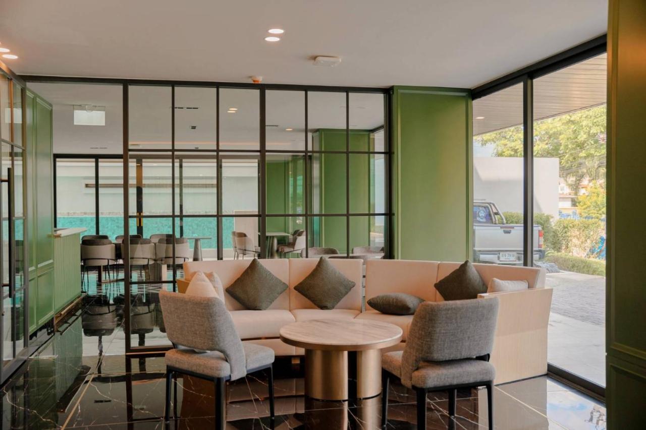 ホテル Cha Chiangmai Luxury チエンマイ エクステリア 写真